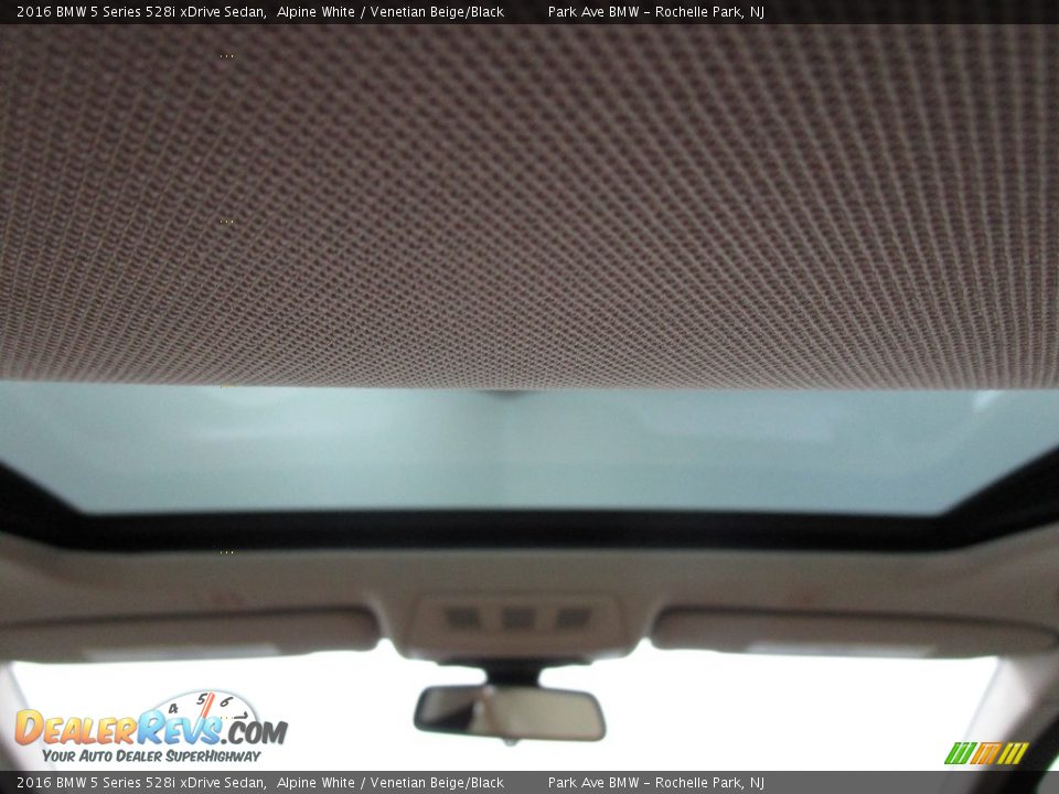 2016 BMW 5 Series 528i xDrive Sedan Alpine White / Venetian Beige/Black Photo #21