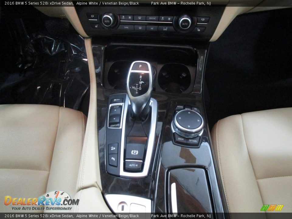 2016 BMW 5 Series 528i xDrive Sedan Alpine White / Venetian Beige/Black Photo #28