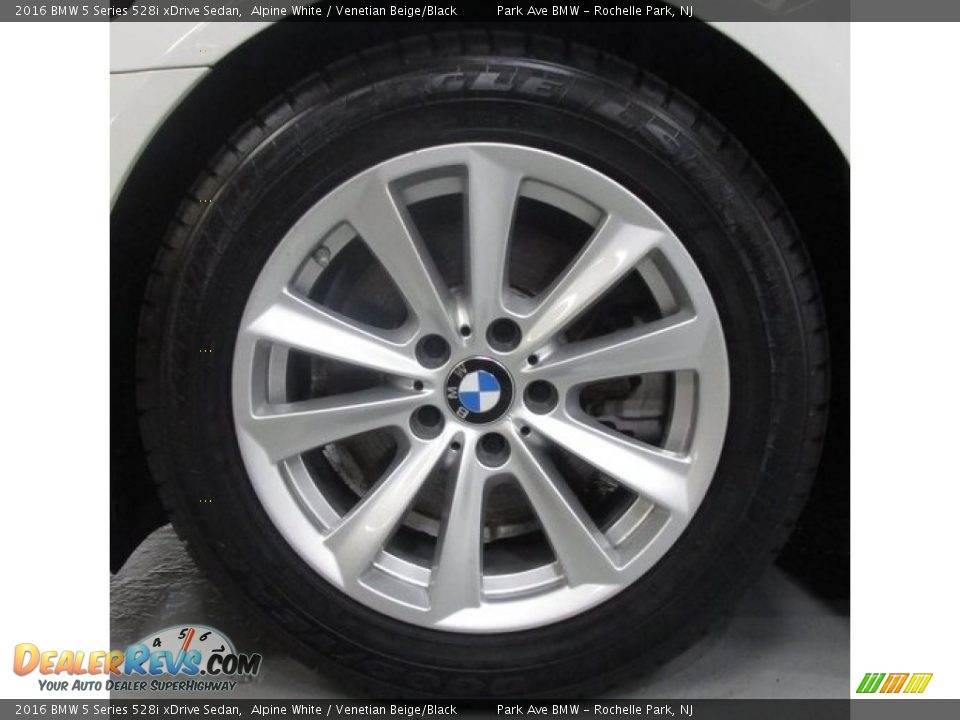 2016 BMW 5 Series 528i xDrive Sedan Alpine White / Venetian Beige/Black Photo #29