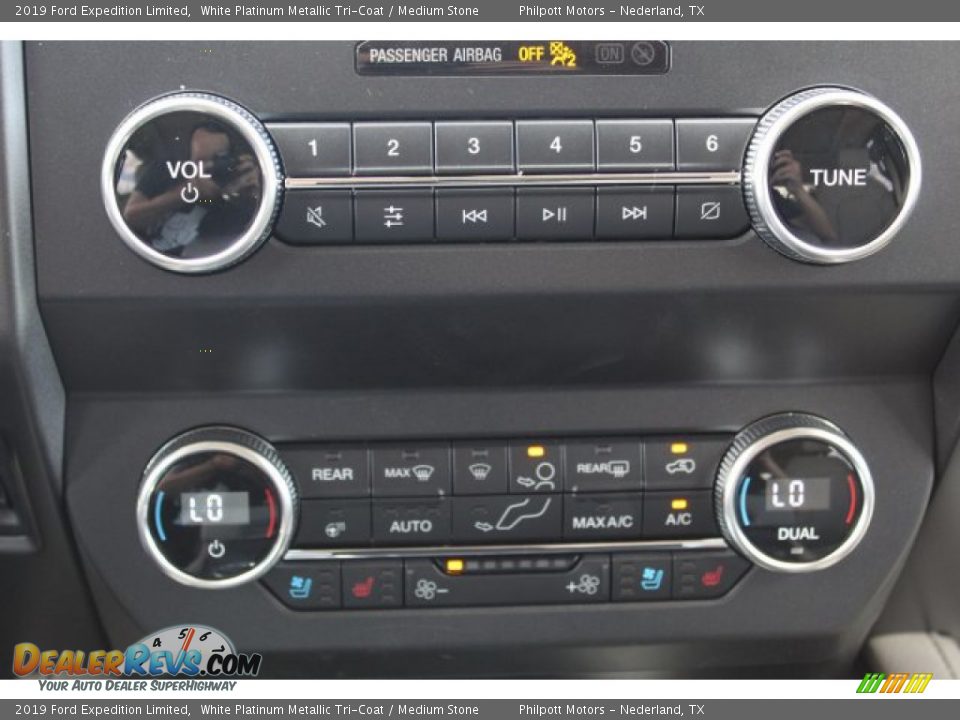 2019 Ford Expedition Limited White Platinum Metallic Tri-Coat / Medium Stone Photo #19