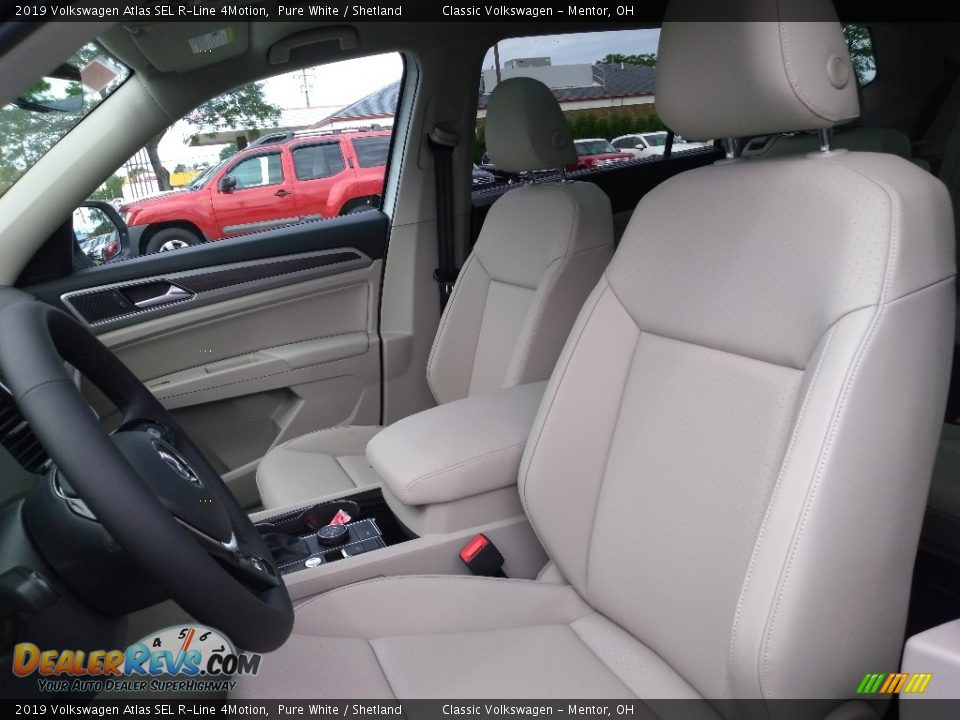 Front Seat of 2019 Volkswagen Atlas SEL R-Line 4Motion Photo #3