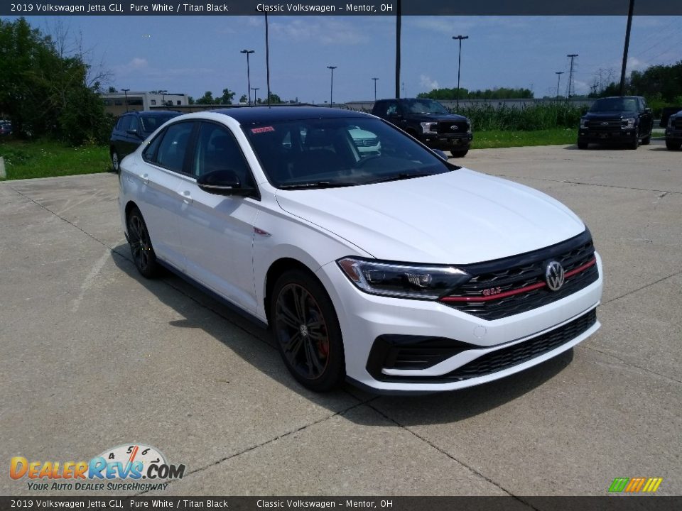 Front 3/4 View of 2019 Volkswagen Jetta GLI Photo #1