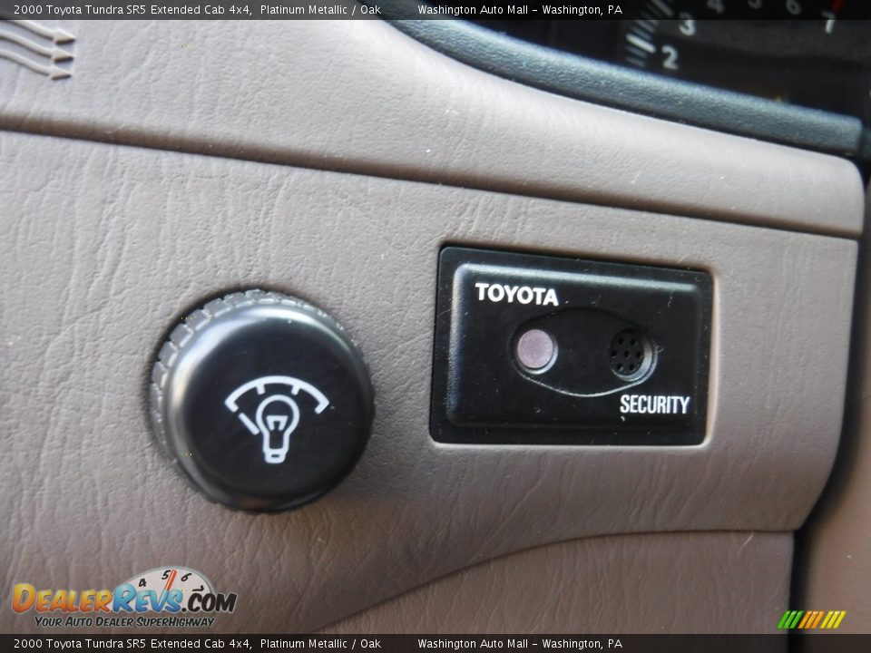 2000 Toyota Tundra SR5 Extended Cab 4x4 Platinum Metallic / Oak Photo #17