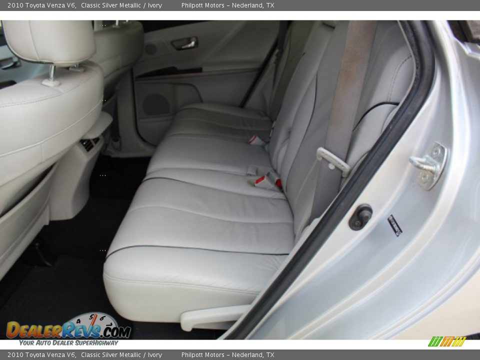 2010 Toyota Venza V6 Classic Silver Metallic / Ivory Photo #24