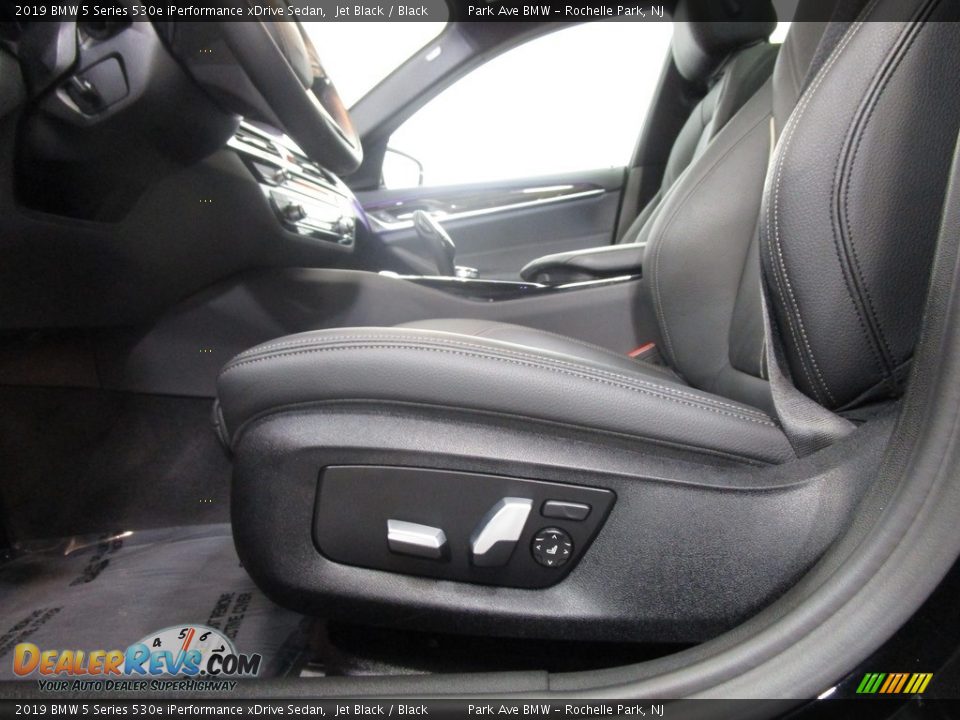 2019 BMW 5 Series 530e iPerformance xDrive Sedan Jet Black / Black Photo #9
