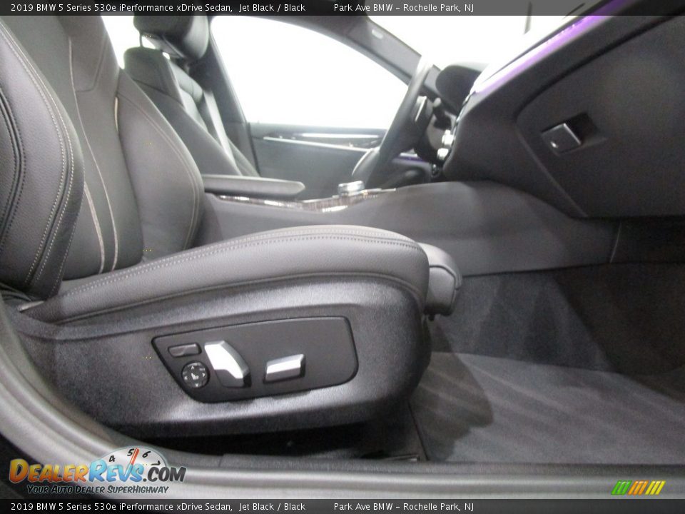 2019 BMW 5 Series 530e iPerformance xDrive Sedan Jet Black / Black Photo #15