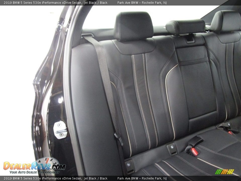 2019 BMW 5 Series 530e iPerformance xDrive Sedan Jet Black / Black Photo #17