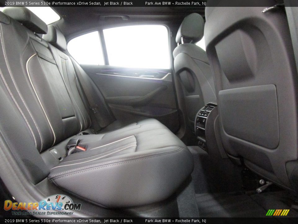 2019 BMW 5 Series 530e iPerformance xDrive Sedan Jet Black / Black Photo #18