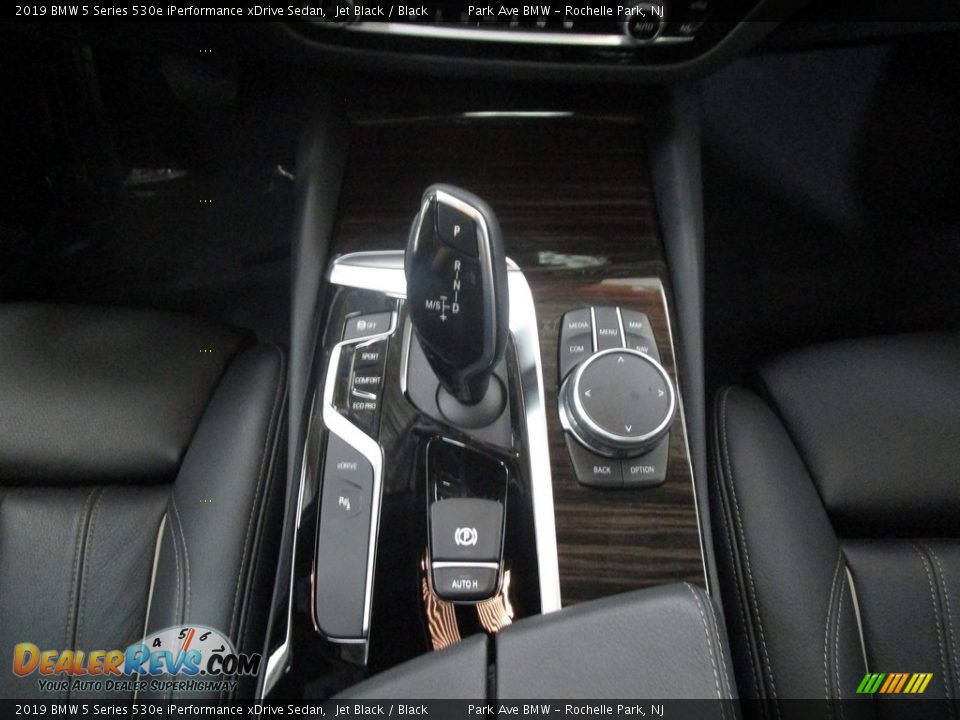 2019 BMW 5 Series 530e iPerformance xDrive Sedan Shifter Photo #28