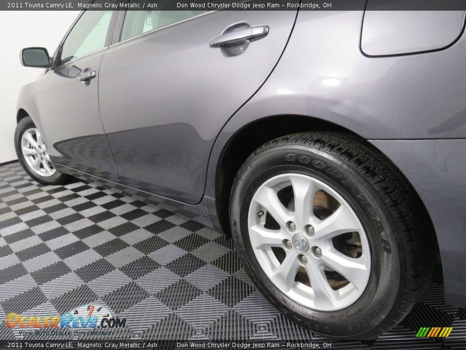 2011 Toyota Camry LE Magnetic Gray Metallic / Ash Photo #9