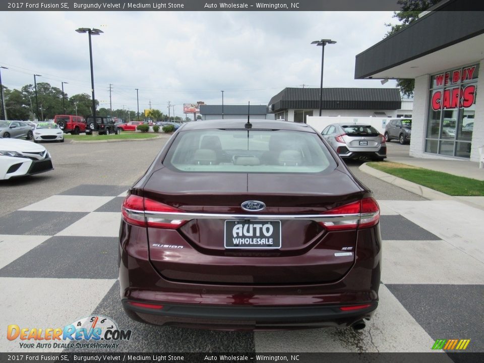 2017 Ford Fusion SE Burgundy Velvet / Medium Light Stone Photo #4