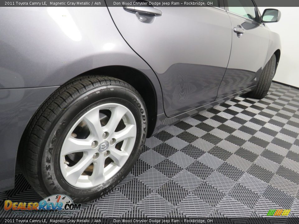 2011 Toyota Camry LE Magnetic Gray Metallic / Ash Photo #15