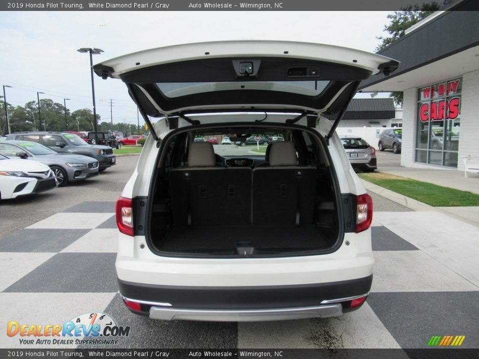 2019 Honda Pilot Touring White Diamond Pearl / Gray Photo #5