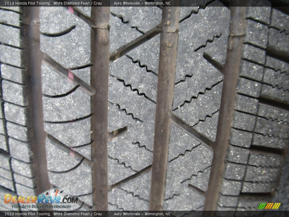 2019 Honda Pilot Touring White Diamond Pearl / Gray Photo #8
