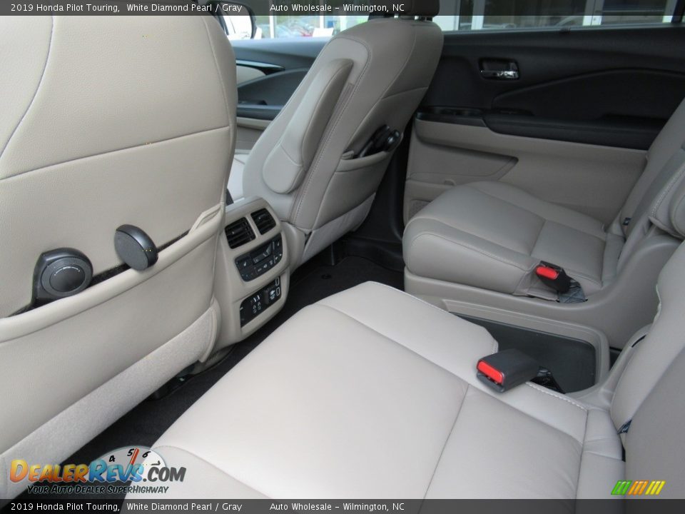 2019 Honda Pilot Touring White Diamond Pearl / Gray Photo #10