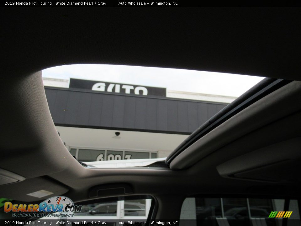 2019 Honda Pilot Touring White Diamond Pearl / Gray Photo #13