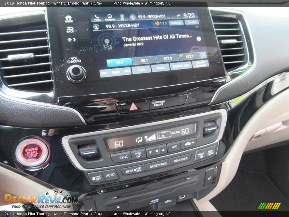 2019 Honda Pilot Touring White Diamond Pearl / Gray Photo #17