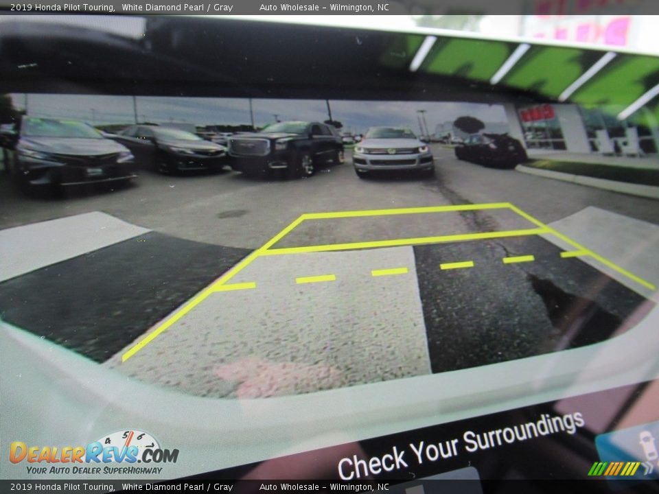 2019 Honda Pilot Touring White Diamond Pearl / Gray Photo #18