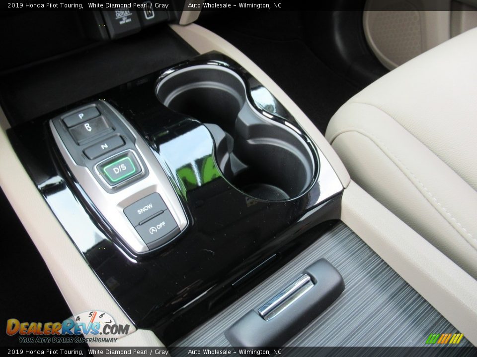 2019 Honda Pilot Touring White Diamond Pearl / Gray Photo #19