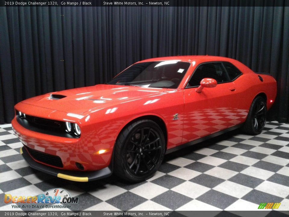 Front 3/4 View of 2019 Dodge Challenger 1320 Photo #2