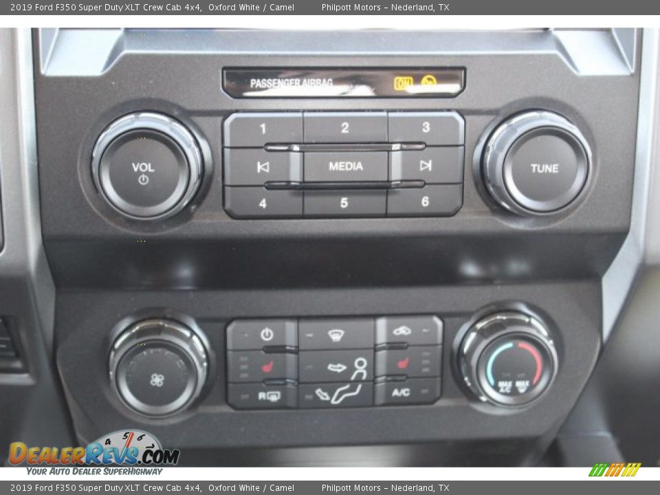 2019 Ford F350 Super Duty XLT Crew Cab 4x4 Oxford White / Camel Photo #18