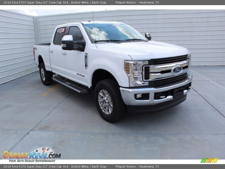 2019 Ford F250 Super Duty XLT Crew Cab 4x4 Oxford White / Earth Gray Photo #2