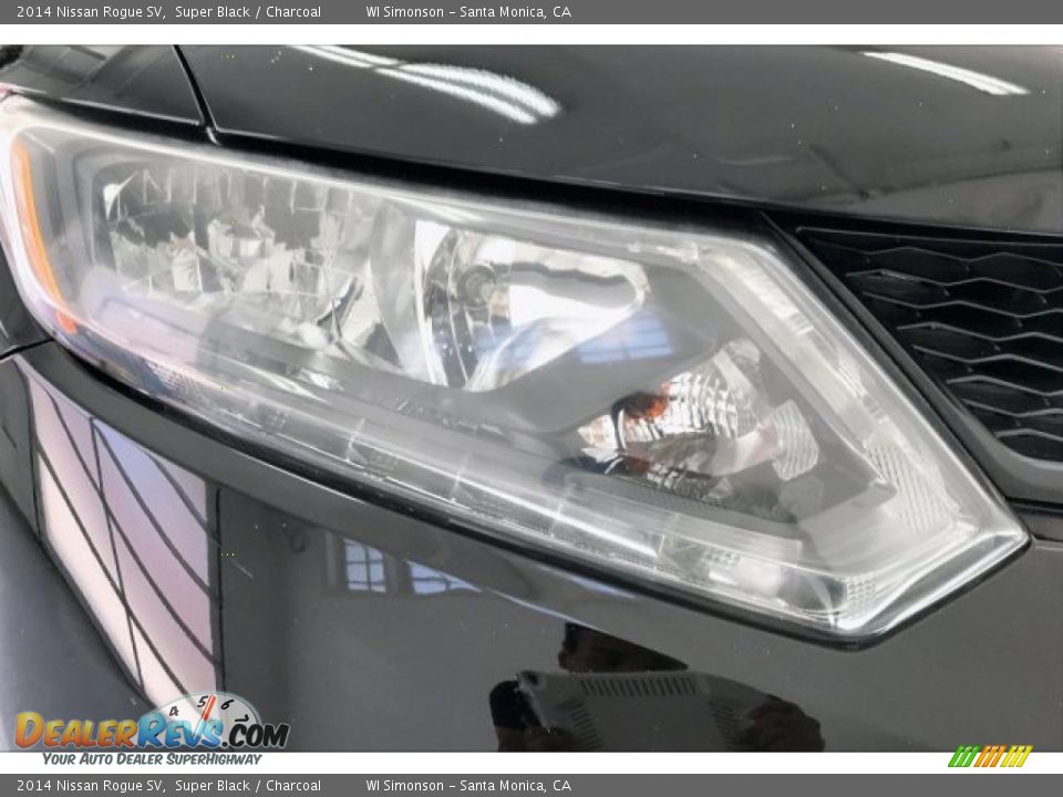 2014 Nissan Rogue SV Super Black / Charcoal Photo #30