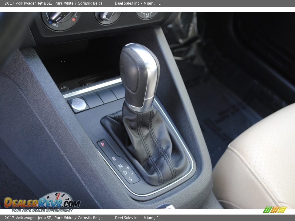 2017 Volkswagen Jetta SE Pure White / Cornsilk Beige Photo #15