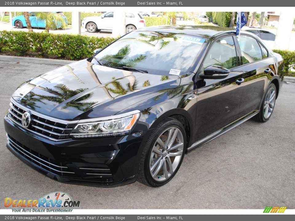 2018 Volkswagen Passat R-Line Deep Black Pearl / Cornsilk Beige Photo #4