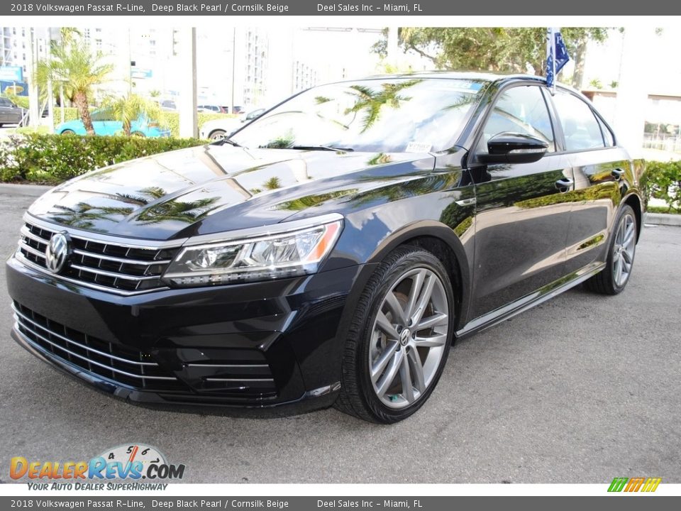 2018 Volkswagen Passat R-Line Deep Black Pearl / Cornsilk Beige Photo #5