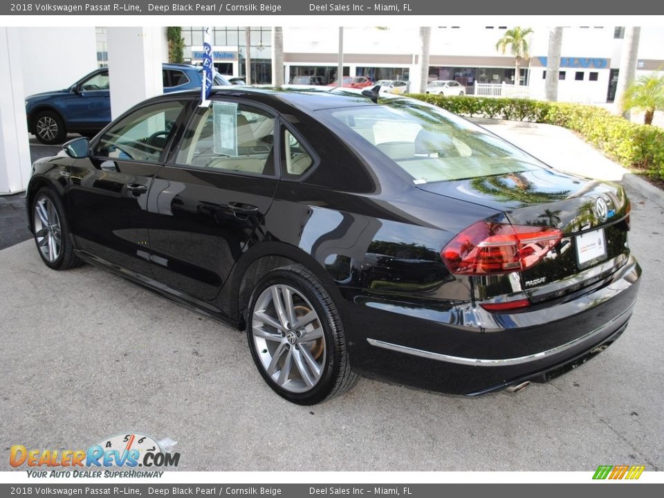 2018 Volkswagen Passat R-Line Deep Black Pearl / Cornsilk Beige Photo #6