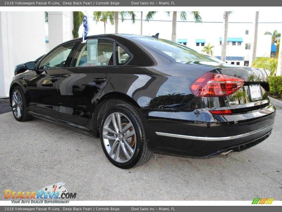 2018 Volkswagen Passat R-Line Deep Black Pearl / Cornsilk Beige Photo #7