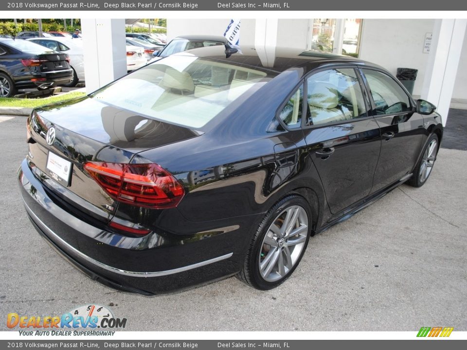 2018 Volkswagen Passat R-Line Deep Black Pearl / Cornsilk Beige Photo #9