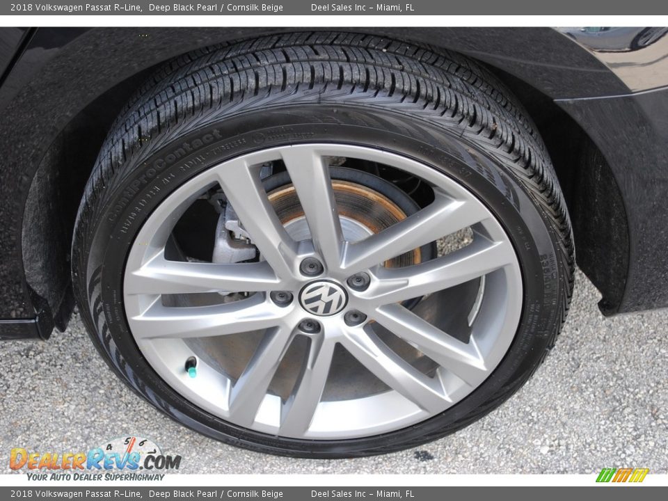 2018 Volkswagen Passat R-Line Deep Black Pearl / Cornsilk Beige Photo #10