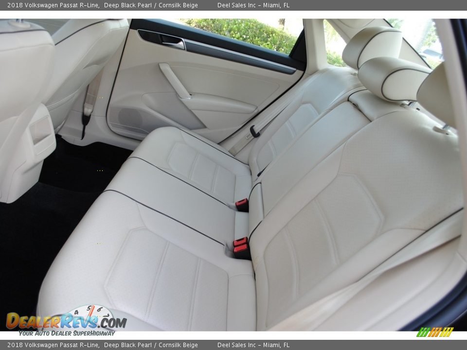 2018 Volkswagen Passat R-Line Deep Black Pearl / Cornsilk Beige Photo #11