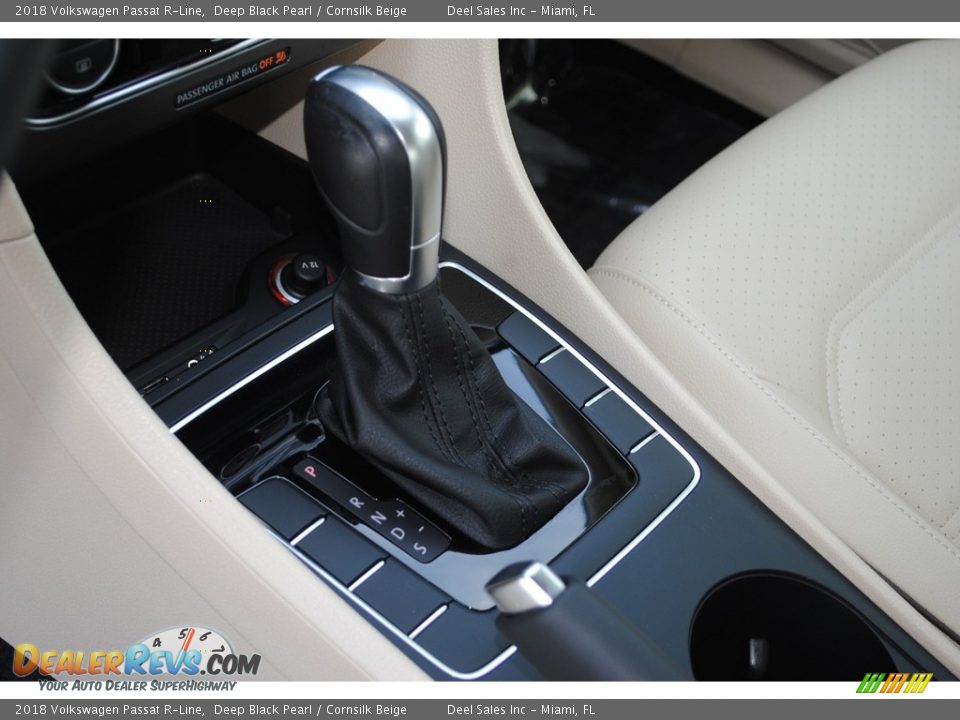 2018 Volkswagen Passat R-Line Deep Black Pearl / Cornsilk Beige Photo #14