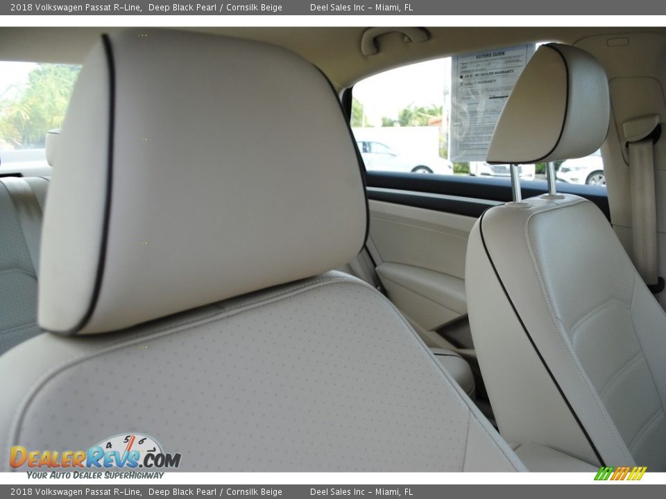 2018 Volkswagen Passat R-Line Deep Black Pearl / Cornsilk Beige Photo #19