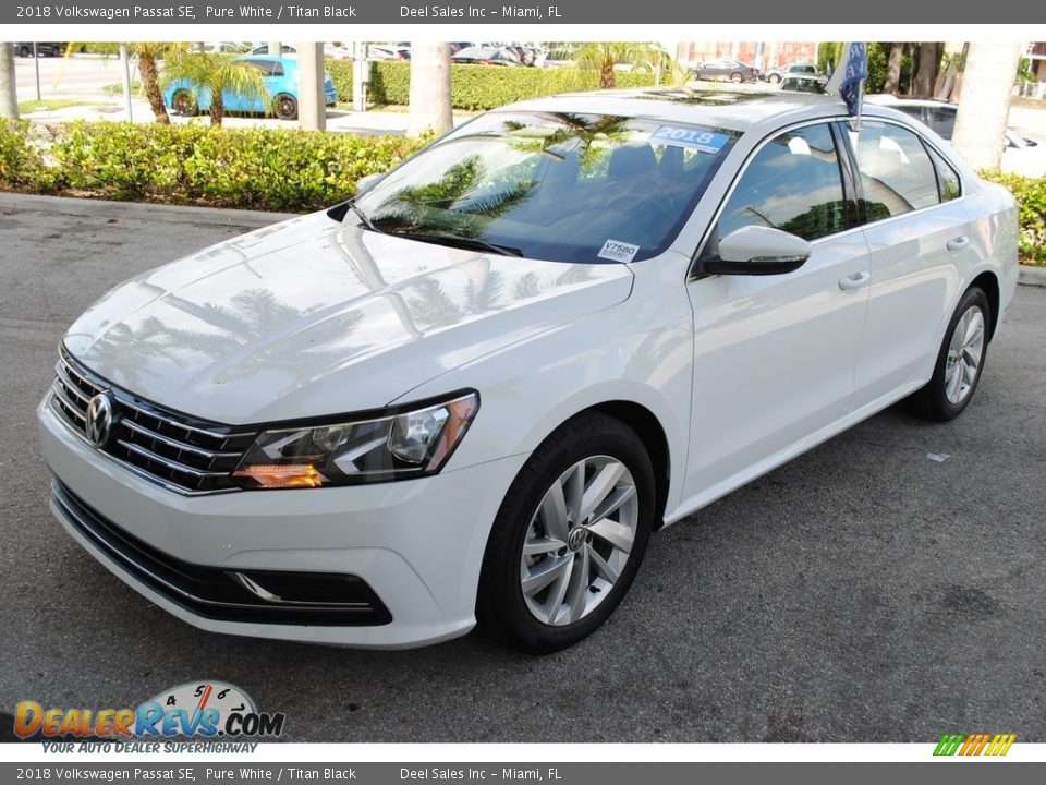 2018 Volkswagen Passat SE Pure White / Titan Black Photo #4