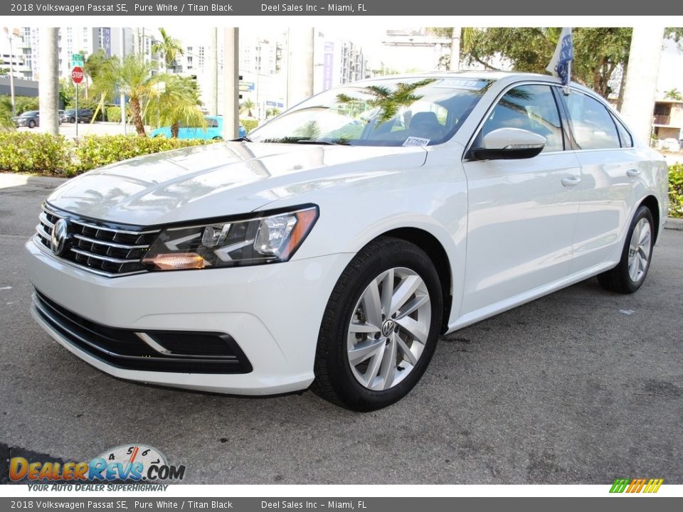 2018 Volkswagen Passat SE Pure White / Titan Black Photo #5