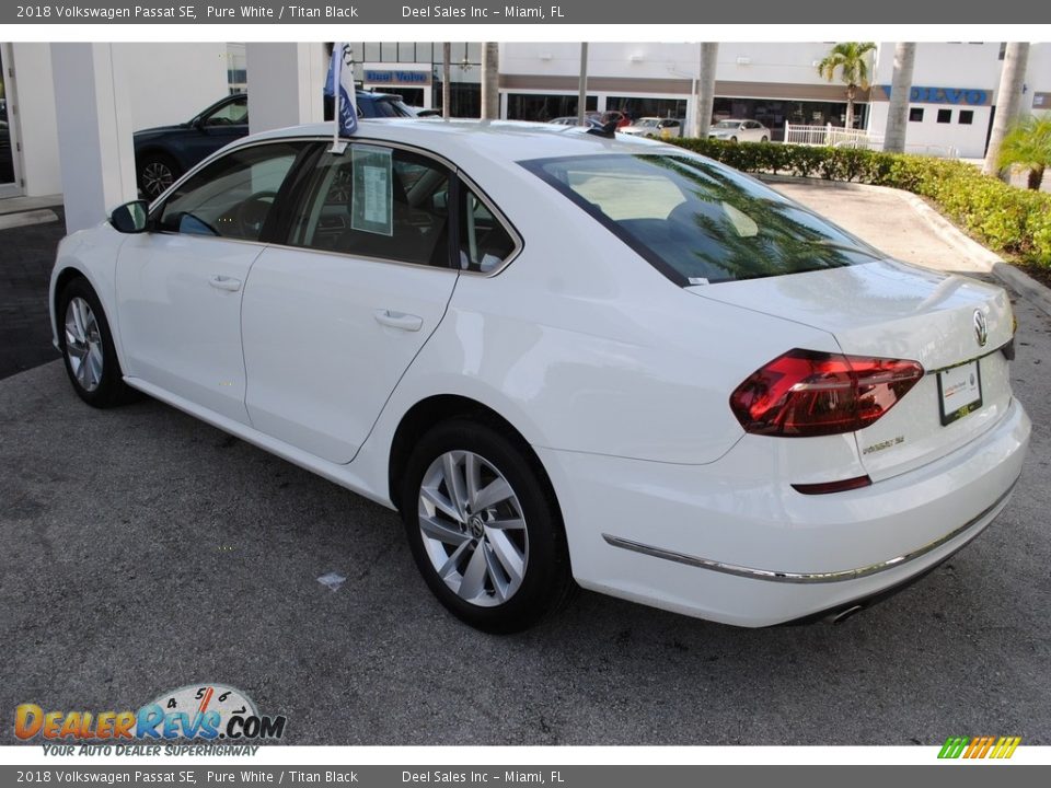 2018 Volkswagen Passat SE Pure White / Titan Black Photo #6