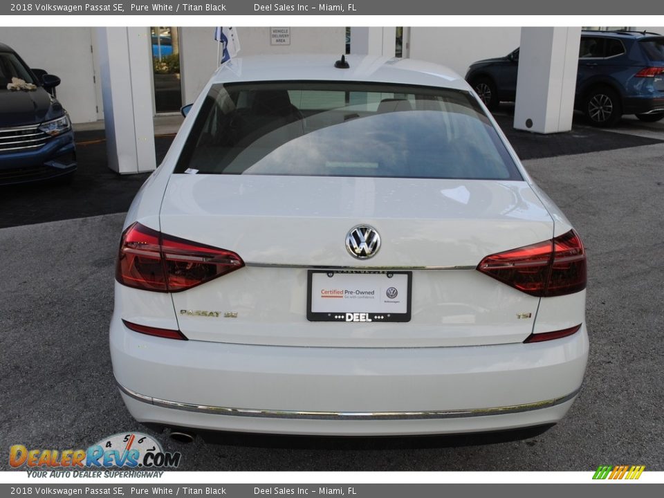 2018 Volkswagen Passat SE Pure White / Titan Black Photo #8