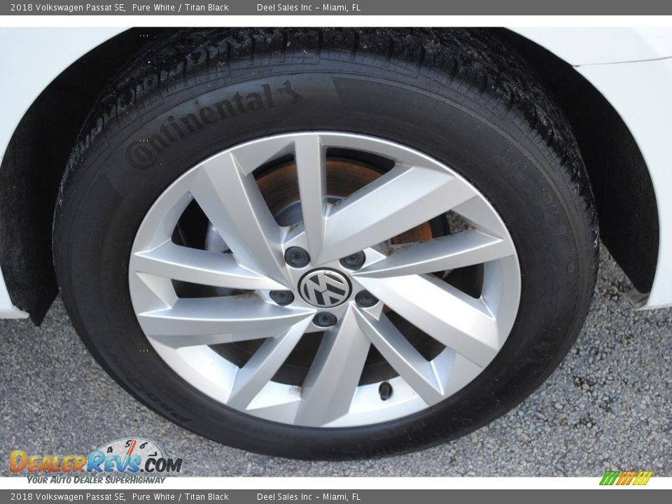 2018 Volkswagen Passat SE Pure White / Titan Black Photo #11