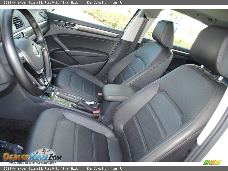 2018 Volkswagen Passat SE Pure White / Titan Black Photo #13