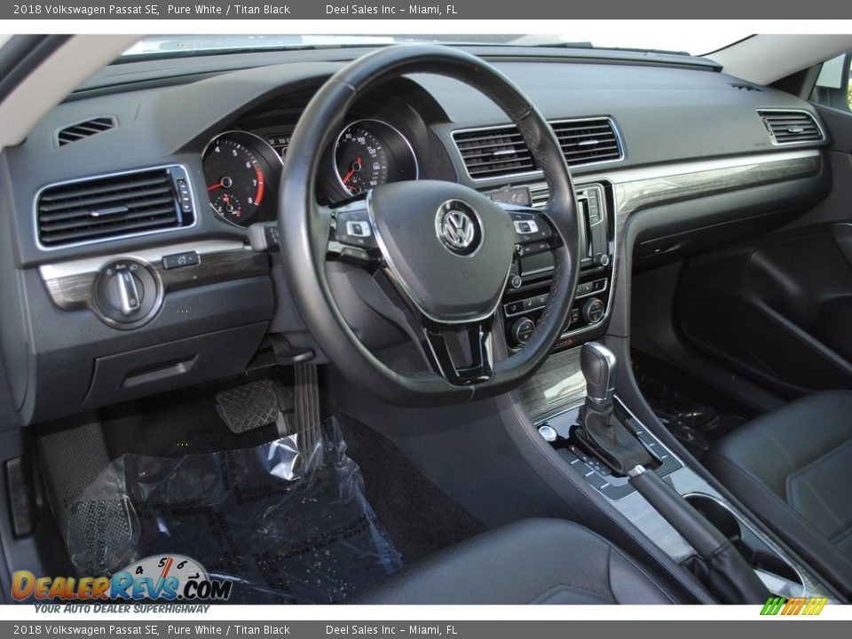 2018 Volkswagen Passat SE Pure White / Titan Black Photo #15