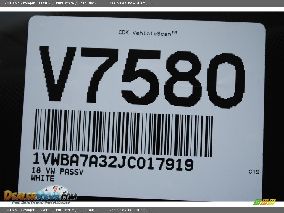 2018 Volkswagen Passat SE Pure White / Titan Black Photo #20