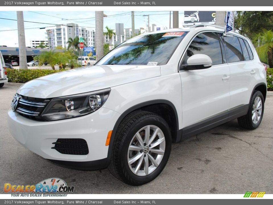 2017 Volkswagen Tiguan Wolfsburg Pure White / Charcoal Photo #5