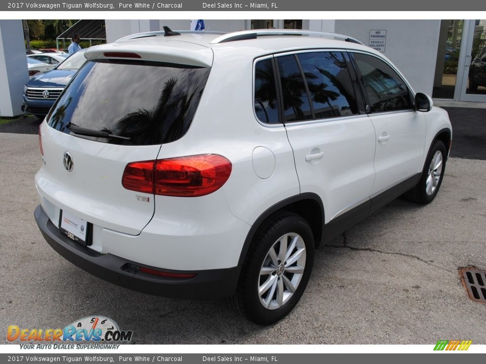 2017 Volkswagen Tiguan Wolfsburg Pure White / Charcoal Photo #9