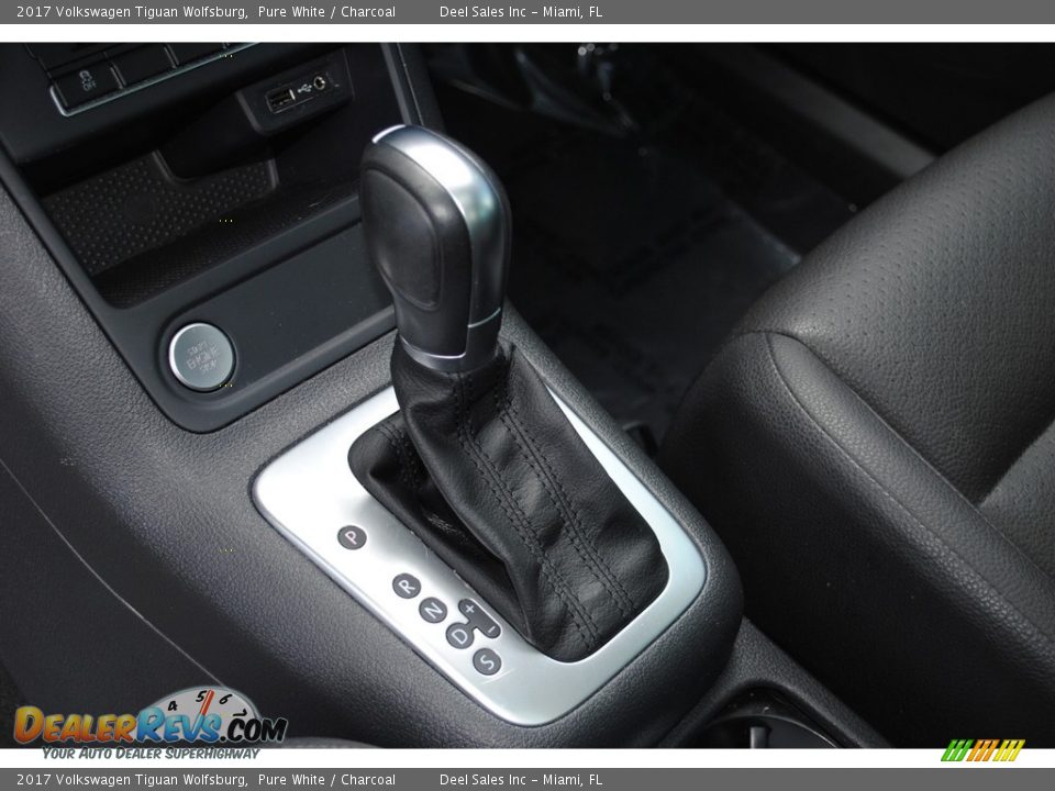 2017 Volkswagen Tiguan Wolfsburg Pure White / Charcoal Photo #14