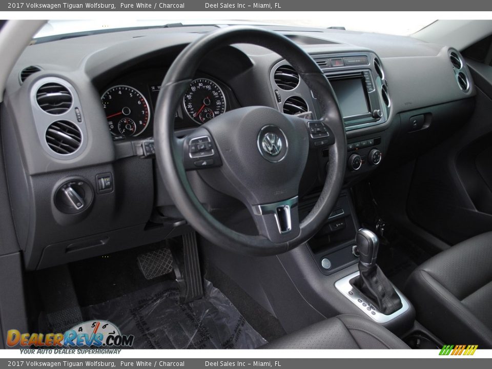 2017 Volkswagen Tiguan Wolfsburg Pure White / Charcoal Photo #15
