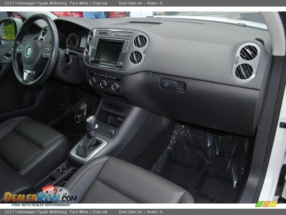 2017 Volkswagen Tiguan Wolfsburg Pure White / Charcoal Photo #17